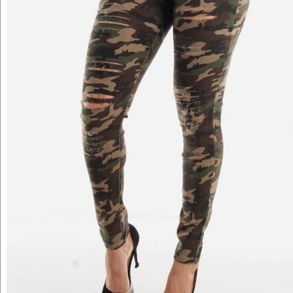ModaXpress - High Rise Ripped - Camo Jeans NWT - Picture 2 of 7